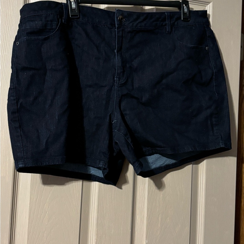 Women’s size 22 Venezia dark denim shorts